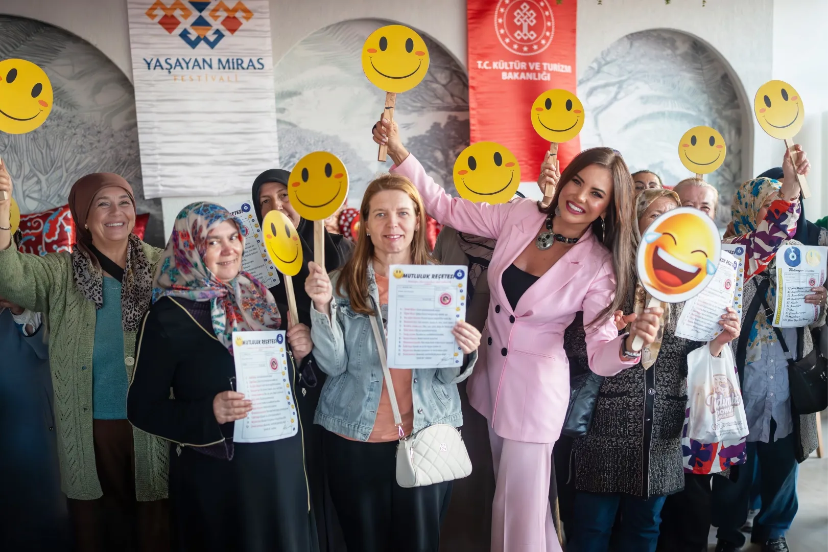 Yelda Başaran’dan Gülümseten ‘Mutluluk Reçetesi