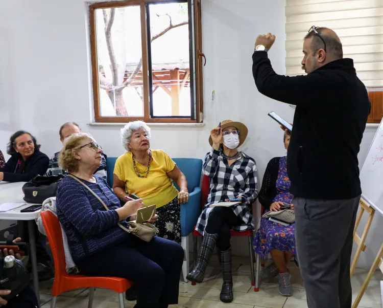 60 yaş üstü bireyler dijital çağa adım atıyor