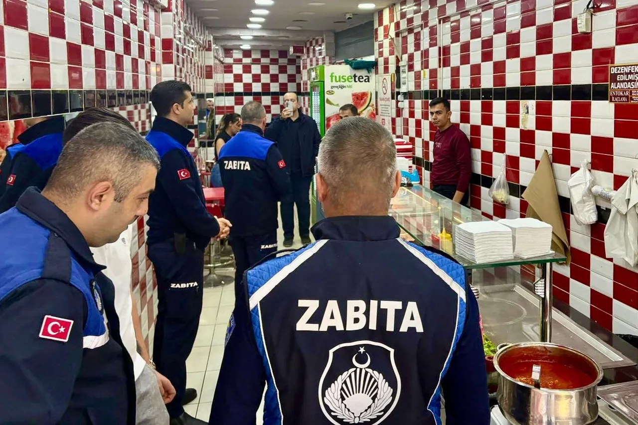 Bursa Gemlik’te dönercilere hijyen denetimi...10 kilo sağlıksız ürüne imha!