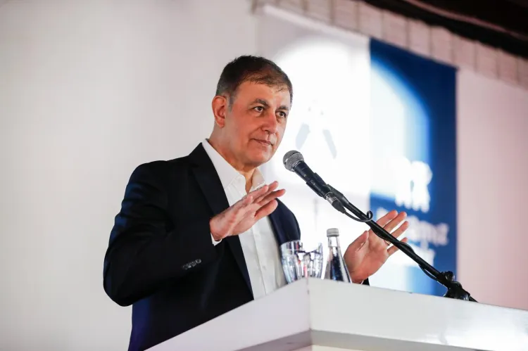 İzmir Büyükşehir'den Tugay’dan TCDD’ye sert çıkış: Ray kirasını sıfırlayın, 90 dakikayı hemen getireyim