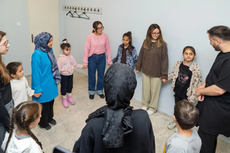 İzmir'de 'Renkli Harfler' projesinde ders zili çaldı