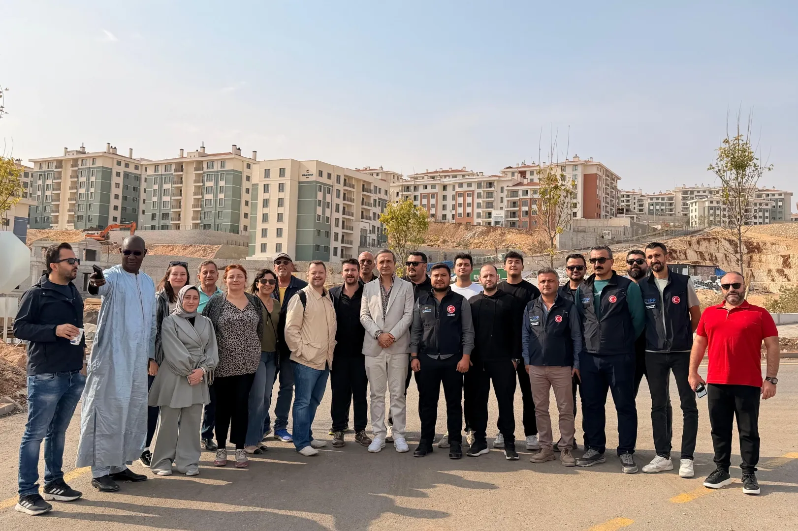 Uluslararası gazeteciler afet şehirlerinde asrın inşasına hayran kaldılar