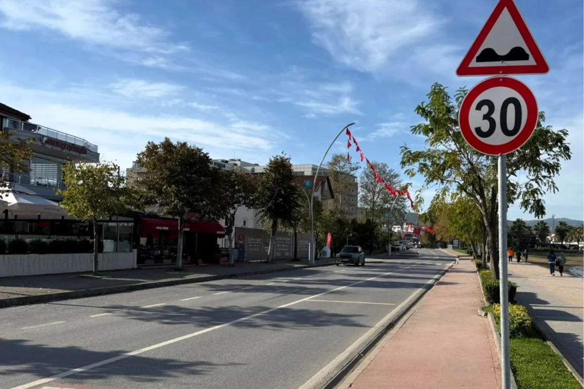 Kocaeli Başiskele sahilinde yoğun trafiğe pratik çözüm