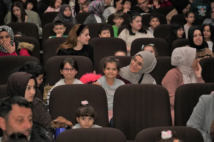 Ankara Keçiören'de 'Kırmızı Başlıklı Kız Müzikali'ne minik ilgisi