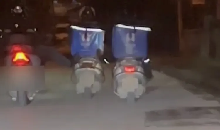 Düzce'de yolda kalan kuryeye meslektaşlarından destek