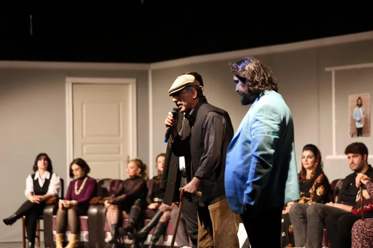 Bursa Gemlik'te 'Özgür Aksoy Tiyatro Günleri'ne görkemli final