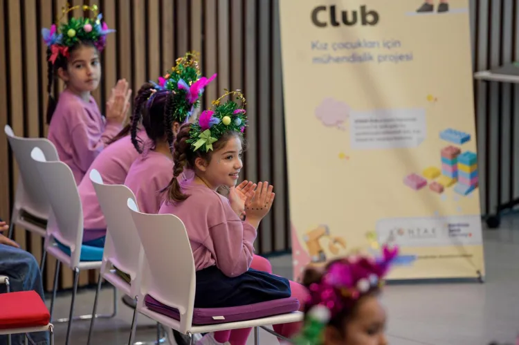 Geleceğin mühendis kızları, yaratıcılığı İzmir'de teknolojiyle buluşturdu