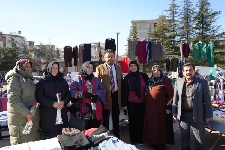 Başkan adayı Mustafa Çiçek'ten sosyete pazarı esnafına ziyaret