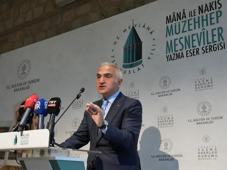 Dünyada bir ilk: 70 cilt Mesnevî 'Mana ve Nakış' sergisinde