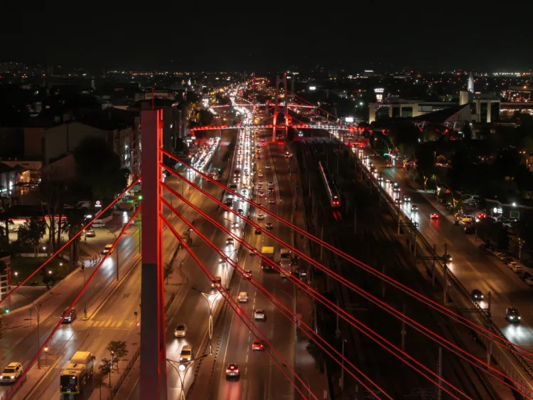 Kocaeli'nin projeleri gece-gündüz şehrin ruhu yansıtıyor