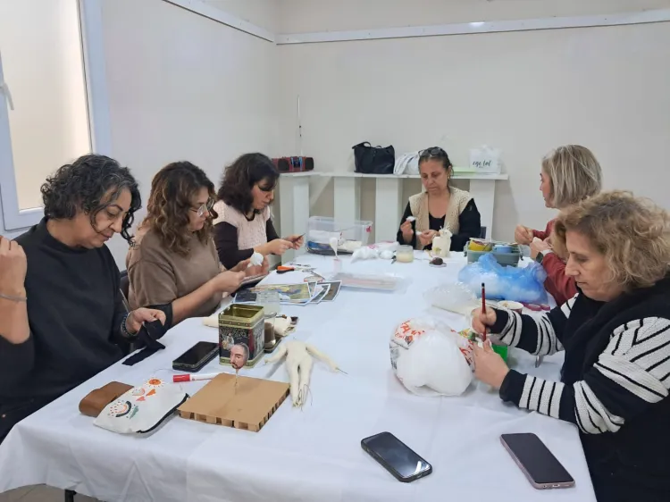 İzmir Çiğli’de kadınlar geleneksel sanatı geleceğe taşıyor