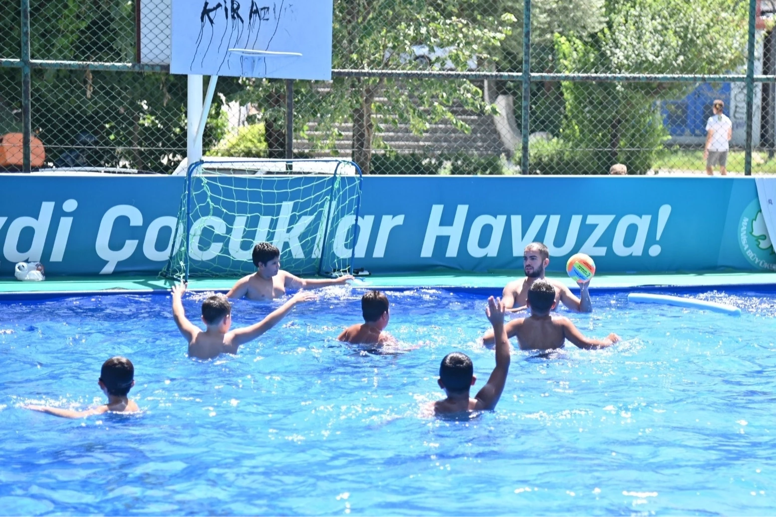 Manisa'da 6 binden fazla öğrenci yazı serin geçirdi