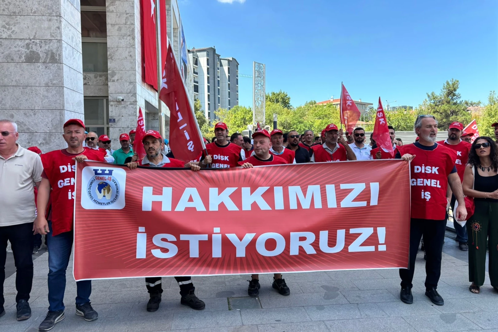 Bursa Nilüfer Belediyesi işçilerinden 'hak' arayışı! Ödenmeyen zam farkları ve BES kesintileri iş bıraktırdı!