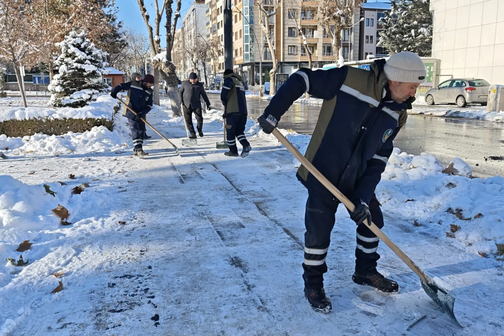 Malatya’da Büyükşehir, karla mücadeleyi sürdürüyor
