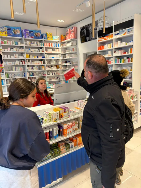 Muğla dağıttığı Türk bayraklarıyla dayanışma mesajı verdi