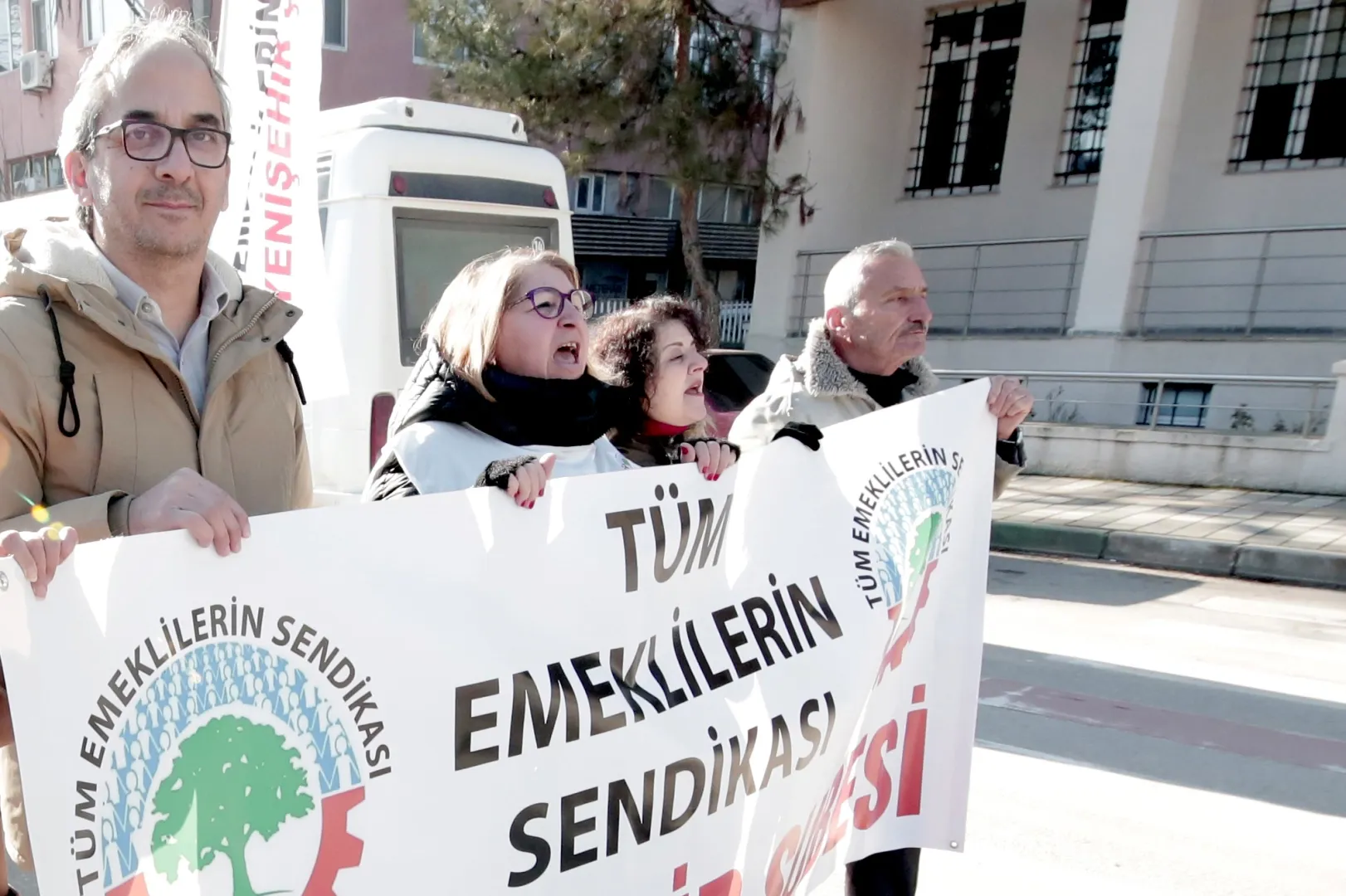 Emeklilerden zam tepkisi: “Açlık sınırının altında yaşıyoruz”