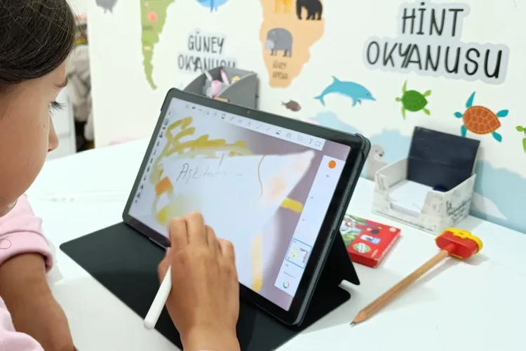 Aile'den 'ekran süresi' uyarısı... 6 yaşındakiler için günde en fazla 1 saat ekran süresi kullanmalı