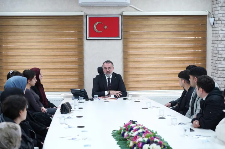 Bursa Kestel’de KPSS hazırlığı yapan gençlere destek