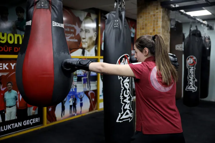 Sakarya'nın ringdeki parlayan yıldızı Ece Asude... Tarih yazmak istiyor