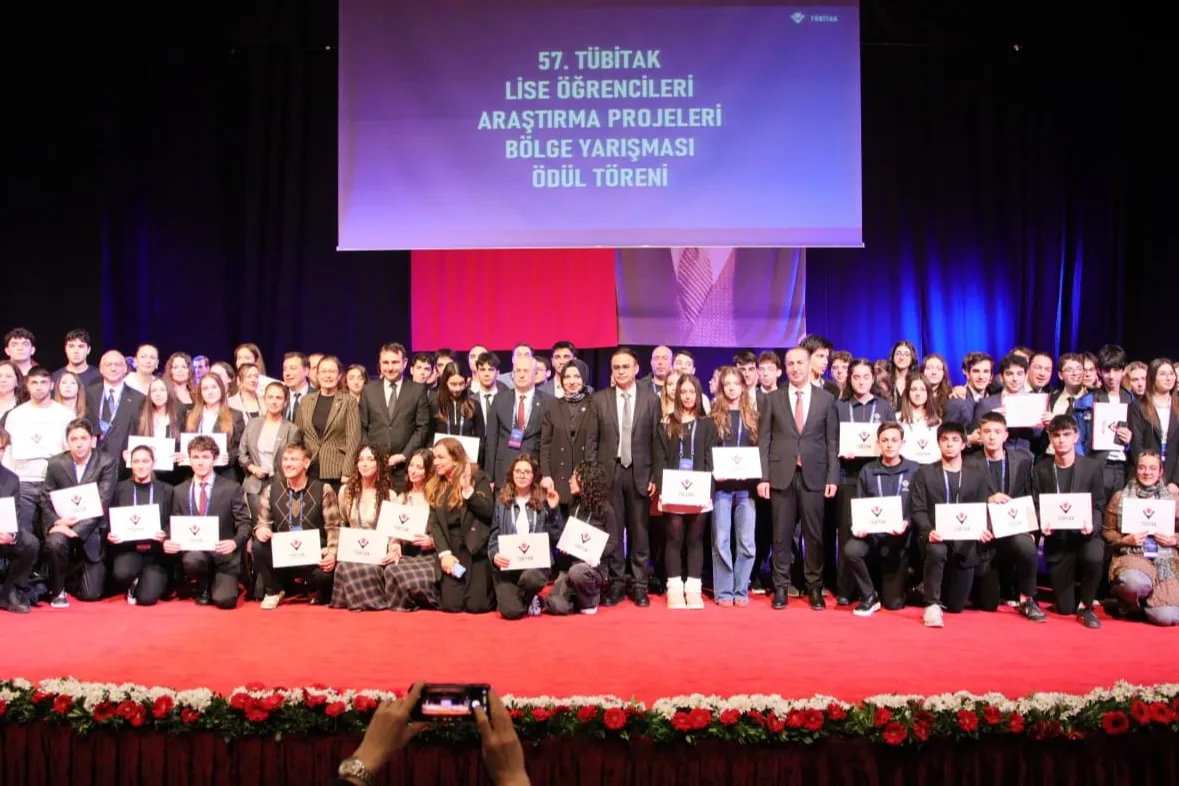 Genç araştırmacılar TÜBİTAK İzmir Bölge Yarışması’nda ödüllendirildi