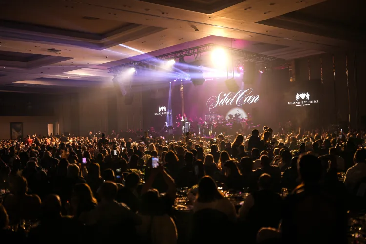 Sevgililer Günü'nde Sibel Can rüzgarı