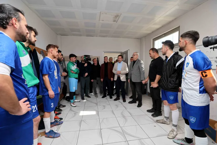 Konya Karatay U16 takımı şampiyonluk kupasını kaldırdı