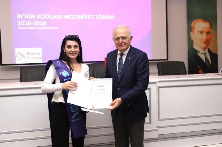 Bursa'da İK Kodları 2. dönemi mezunlarını verdi