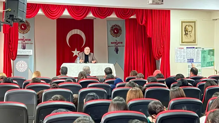 Osmaniye’de gençlere medya uyarısı: Her gördüğünüz bilgiye inanmayın