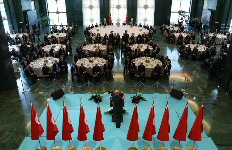 Cumhurbaşkanı Erdoğan’dan Valilere talimat: İhtiyaç sahibine siz gidin, kapı kapı dolaşın