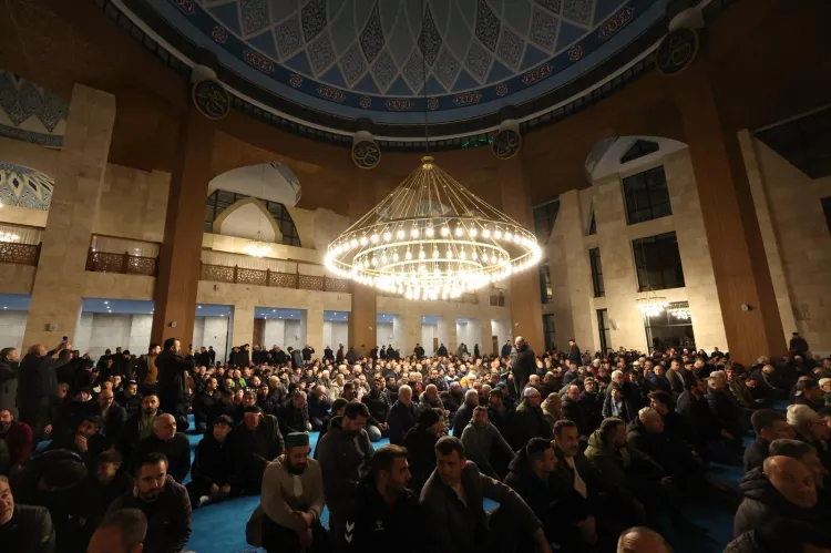 Kocaeli Büyükşehir'den Kartepe Meydanı'na yeni cami