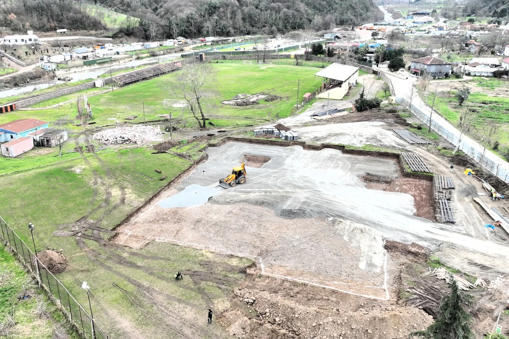 Gölcük Spor Kompleksi'ne ilk kazma vuruldu
