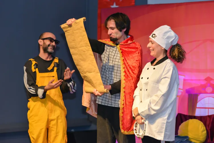 Bursa’da çocuklar “Kayıp Şapka Macerası” ile kahkahaya doydu