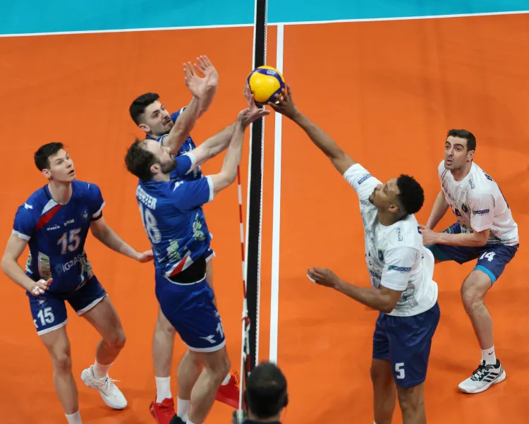 Bursa Büyükşehirli Efeler'den üst üste üçüncü galibiyet