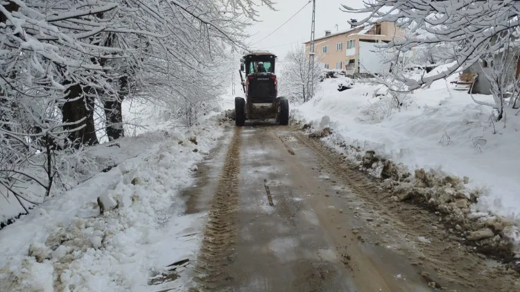 Malatya'da ekipler karla mücadele için seferber