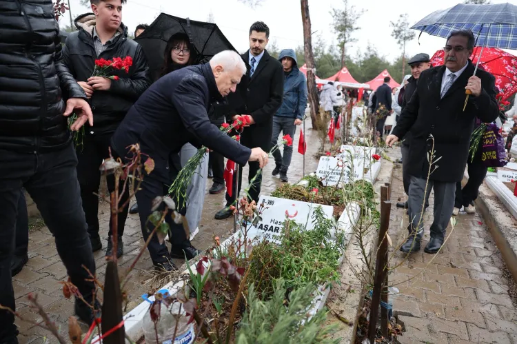 CHP'li başkanlar Kahramanmaraş'ta... Başkan Bozbey'den deprem bölgesine ziyaret