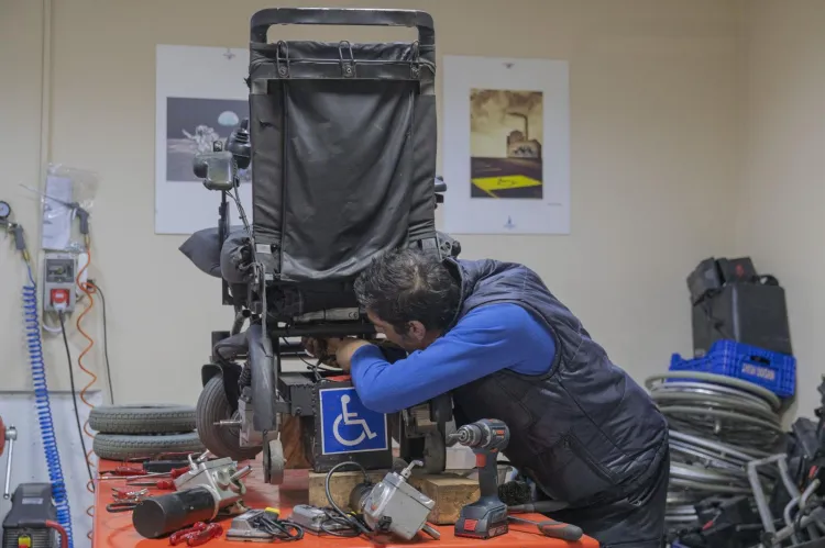 İzmir Büyükşehir’den engelli yurttaşlara 'can simidi' hizmet