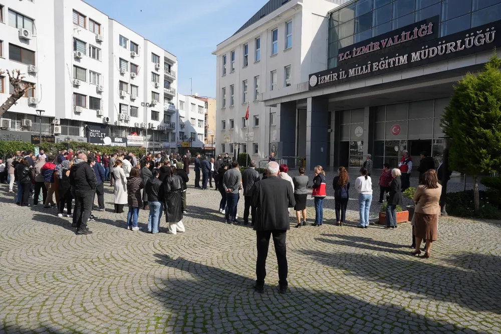 İzmir İl Milli Eğitim'de tahliye tatbikatı gerçekleştirildi