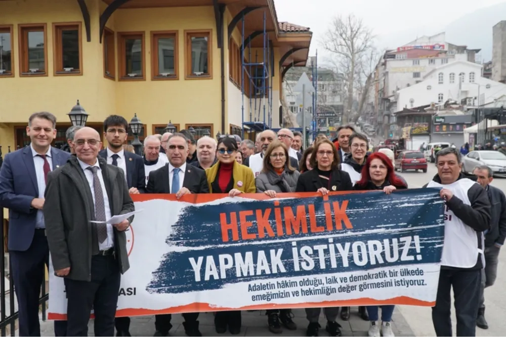 Bursa’da hekimlerden 'sağlık hakkı' yürüyüşü