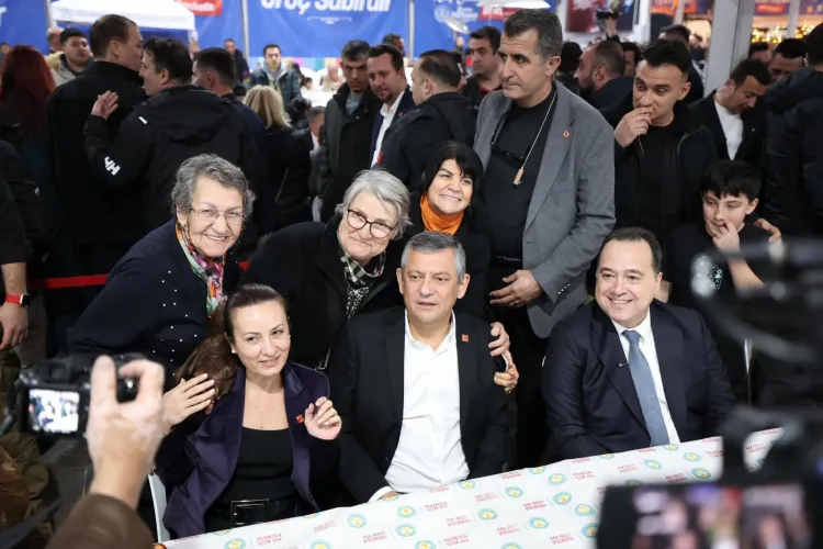 Özgür Özel orucunu Manisalılarla açtı... Bayramda da Manisa'da olacak