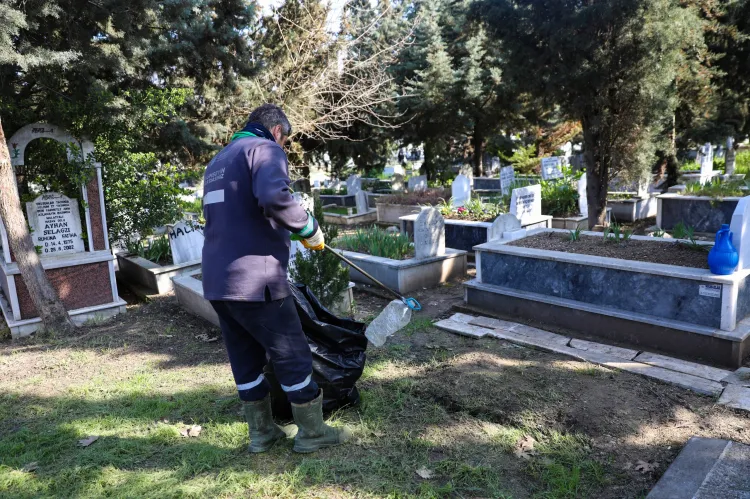 Bursa'da şehitlik ve mezarlıklara bayram hazırlığı