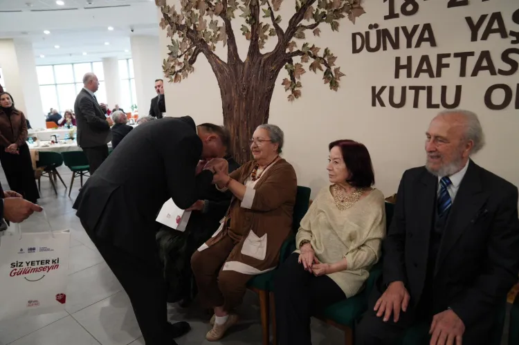 İBB Huzurevi'nde duygusal bayramlaşma