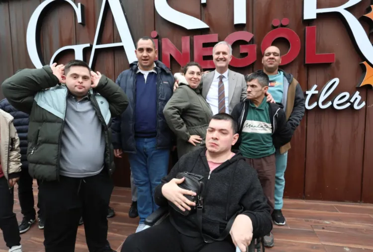 Bursa İnegöl'de Başkan Taban engelli öğrencilerle kahvaltıda buluştu