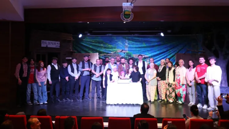 Bursa İnegöl'de 27 Mart “Komşu Köyün Delisi” ile kutlandı