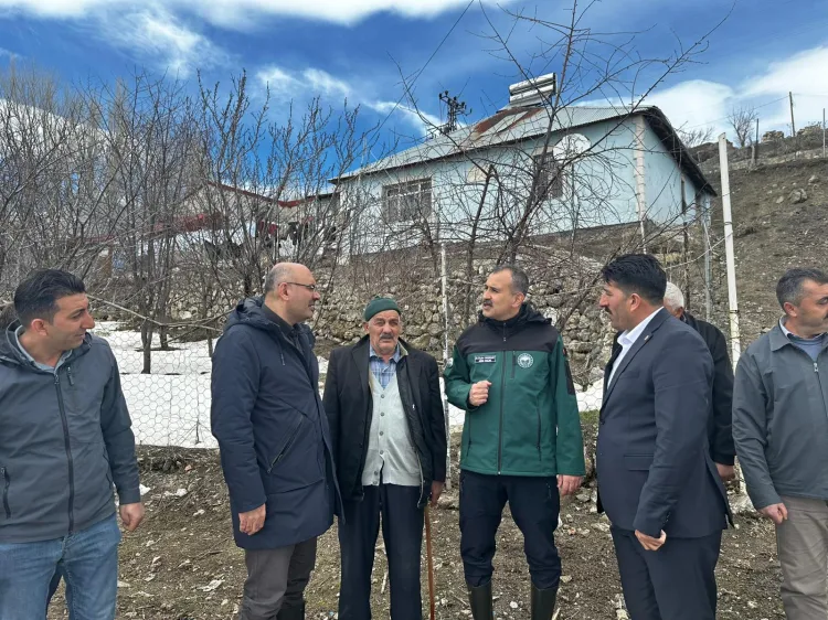 Ağrı Valisi'nden çat kapı! Vali Bozkurt, gününü köylerde geçirdi