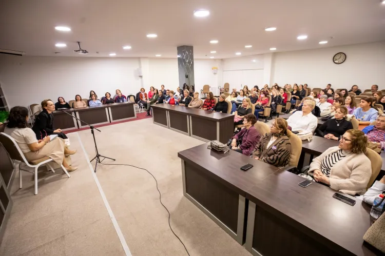 İzmir Narlıdere’de Dünya Tiyatrolar Günü’nde Afife Jale anıldı