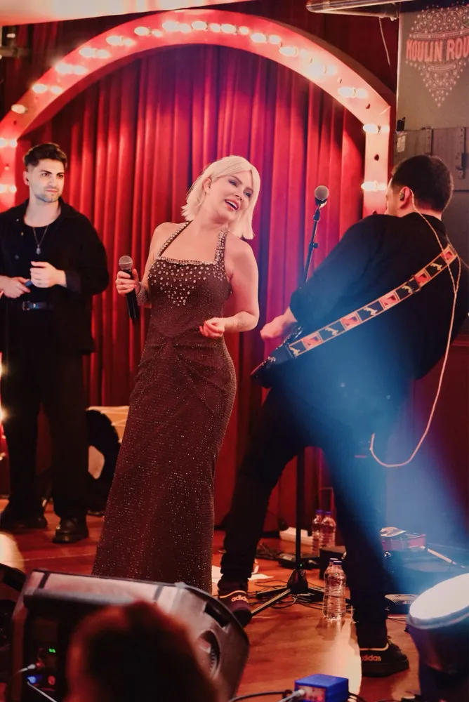 Ömür Gedik ve Gülden Karaböcek Bursa'da sahneyi salladı