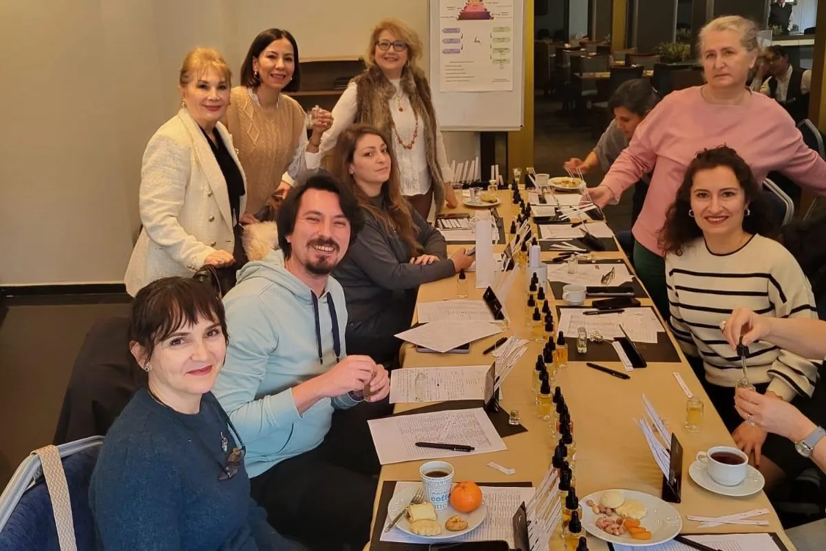 İzmir'de kokular iyiliğe yükseldi... Braille kitaplara erişim için özel etkinlik